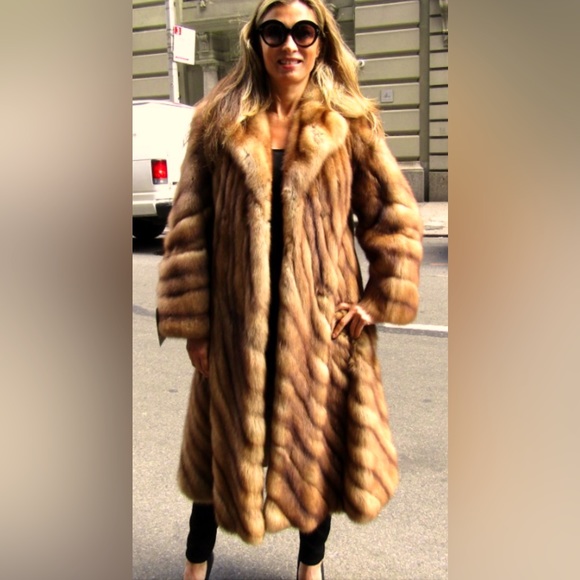 Vintage Fox fur full length coat. EUC, made in Montreal. Fits like a medium - Picture 1 of 8